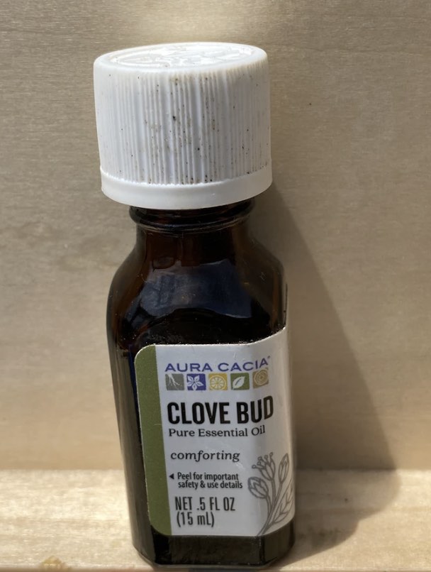 clove oil to stop your oil paints from drying out