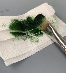 Using kitchen roll for cleaning oil paint brushes