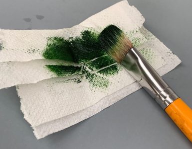 Using kitchen roll for cleaning oil paint brushes